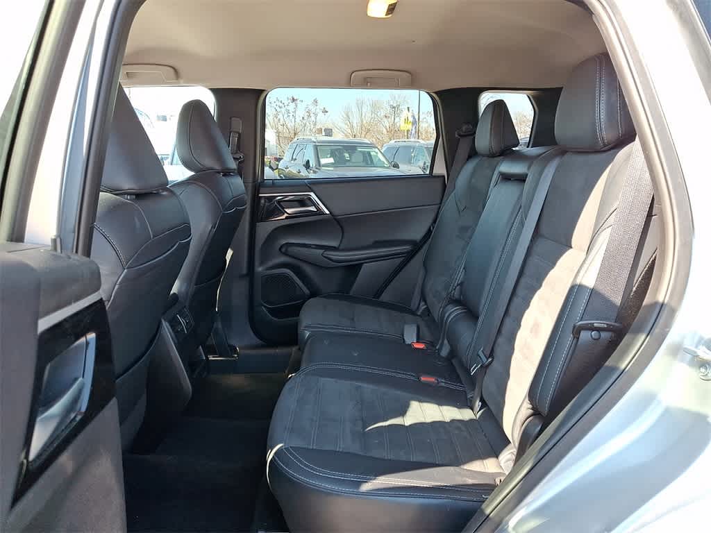 Thumbnail: 2024 Mitsubishi Outlander - 10