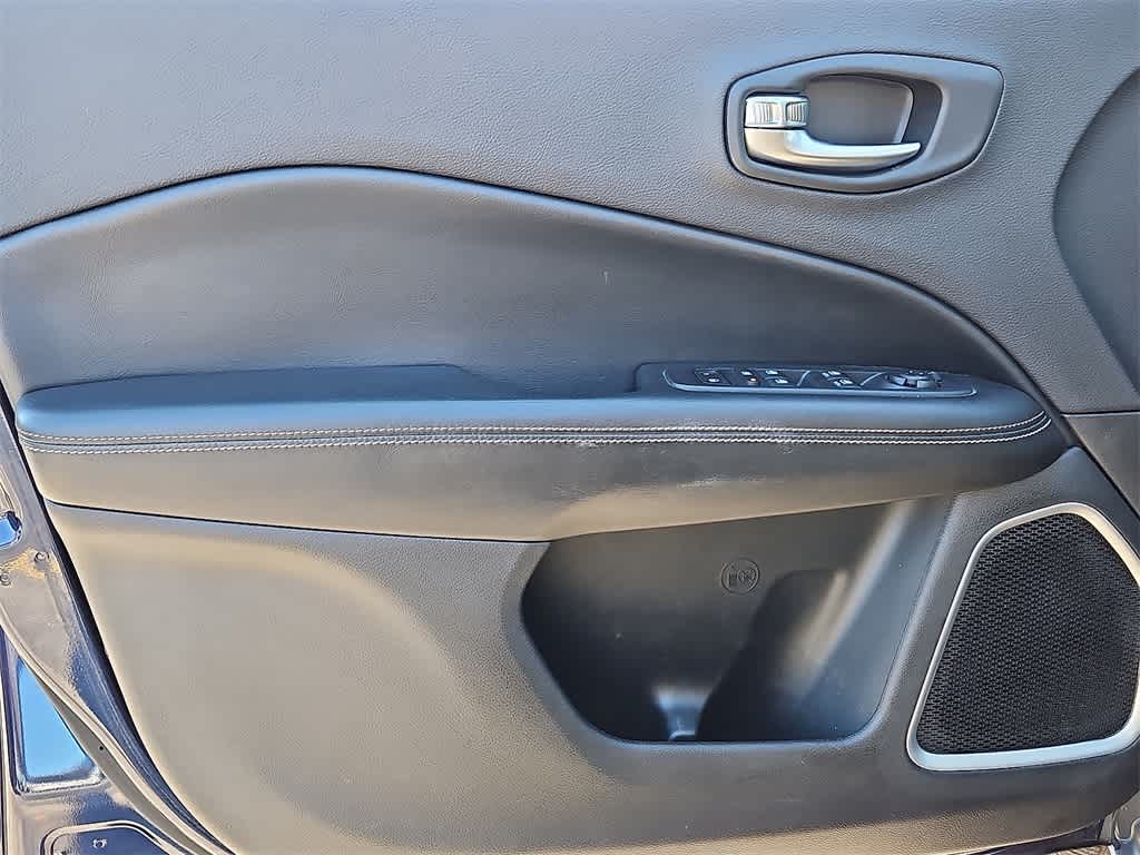 Thumbnail: 2020 Jeep Compass - 11