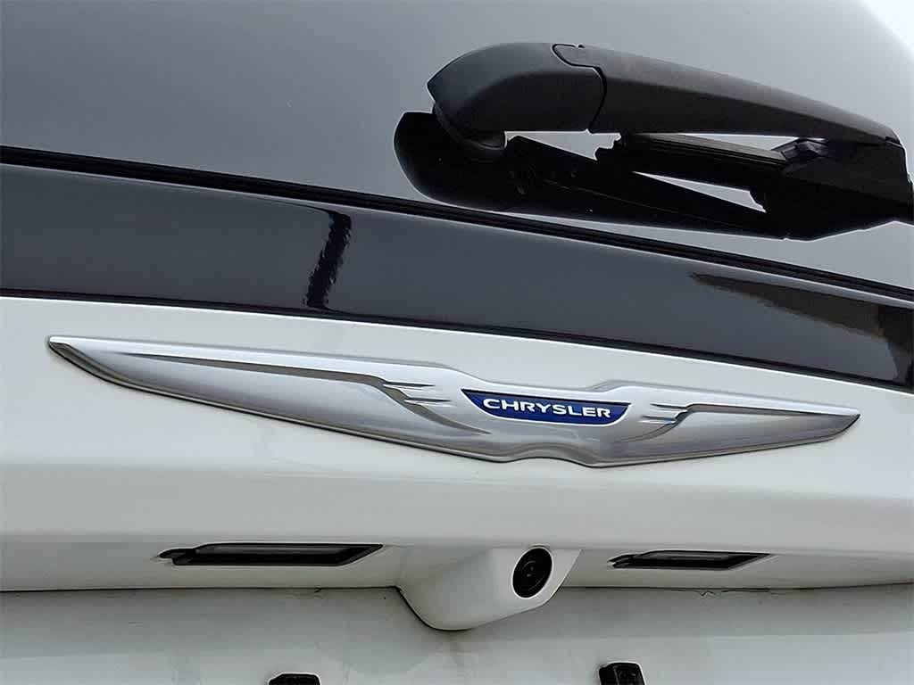 Thumbnail: 2018 Chrysler Pacifica - 32