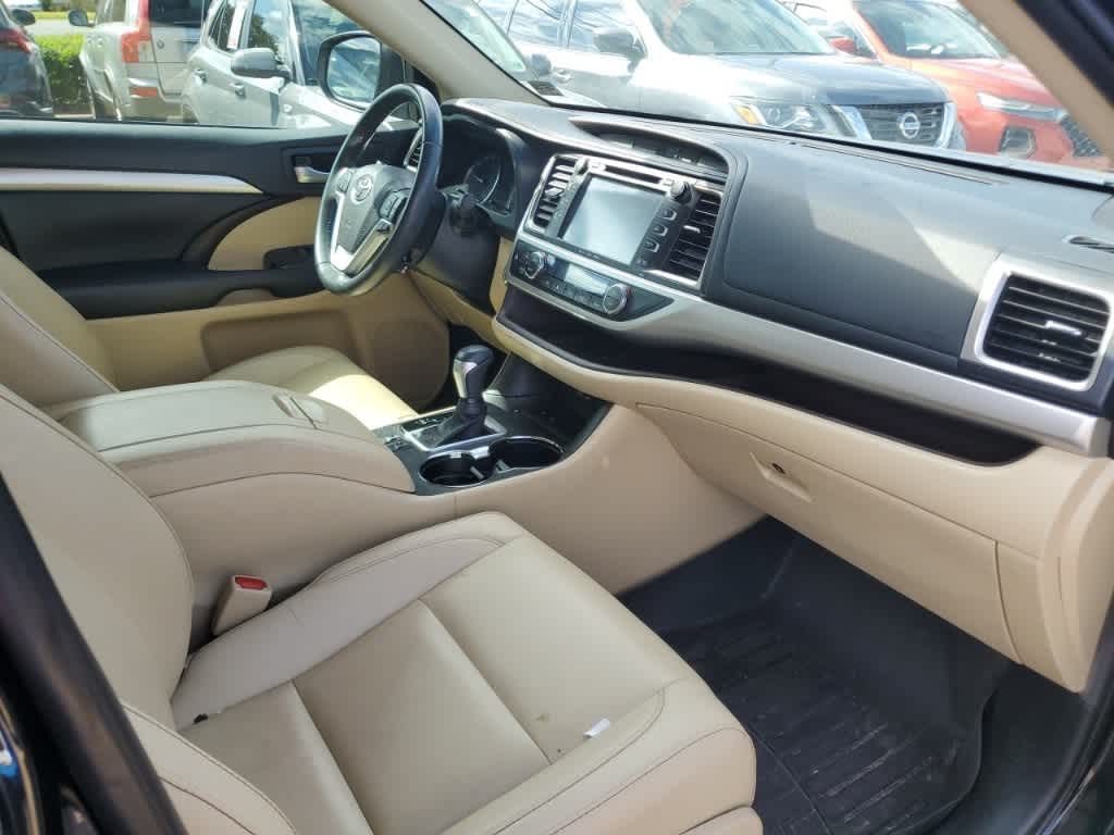 Thumbnail: 2019 Toyota Highlander - 16