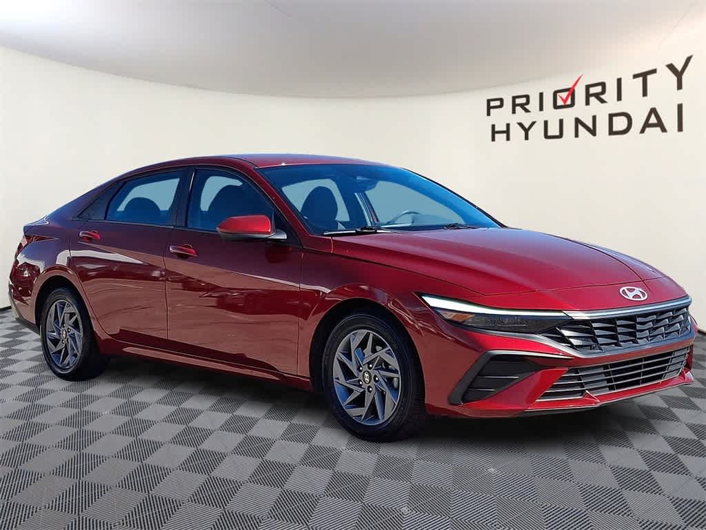 Thumbnail: 2024 Hyundai Elantra - 3