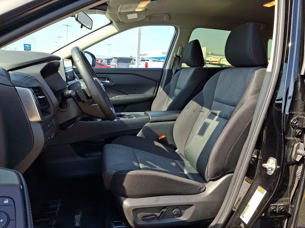 Thumbnail: 2025 Nissan Rogue - 12