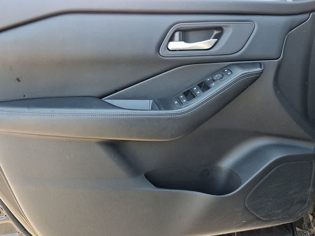 Thumbnail: 2025 Nissan Rogue - 11