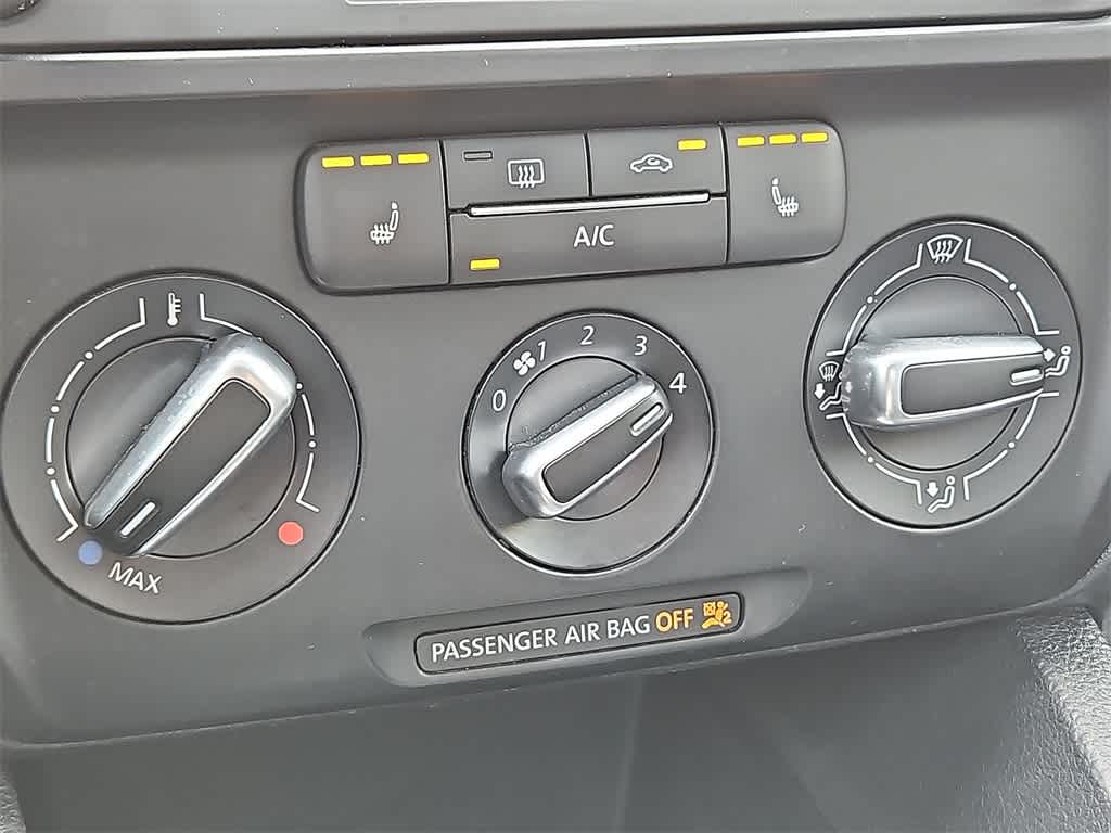 Thumbnail: 2014 Volkswagen Jetta - 16