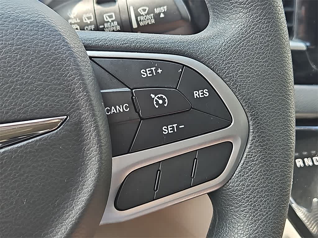 Thumbnail: 2017 Chrysler Pacifica - 22