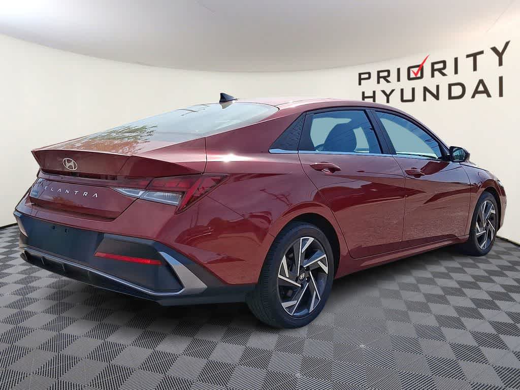 Thumbnail: 2024 Hyundai Elantra - 4