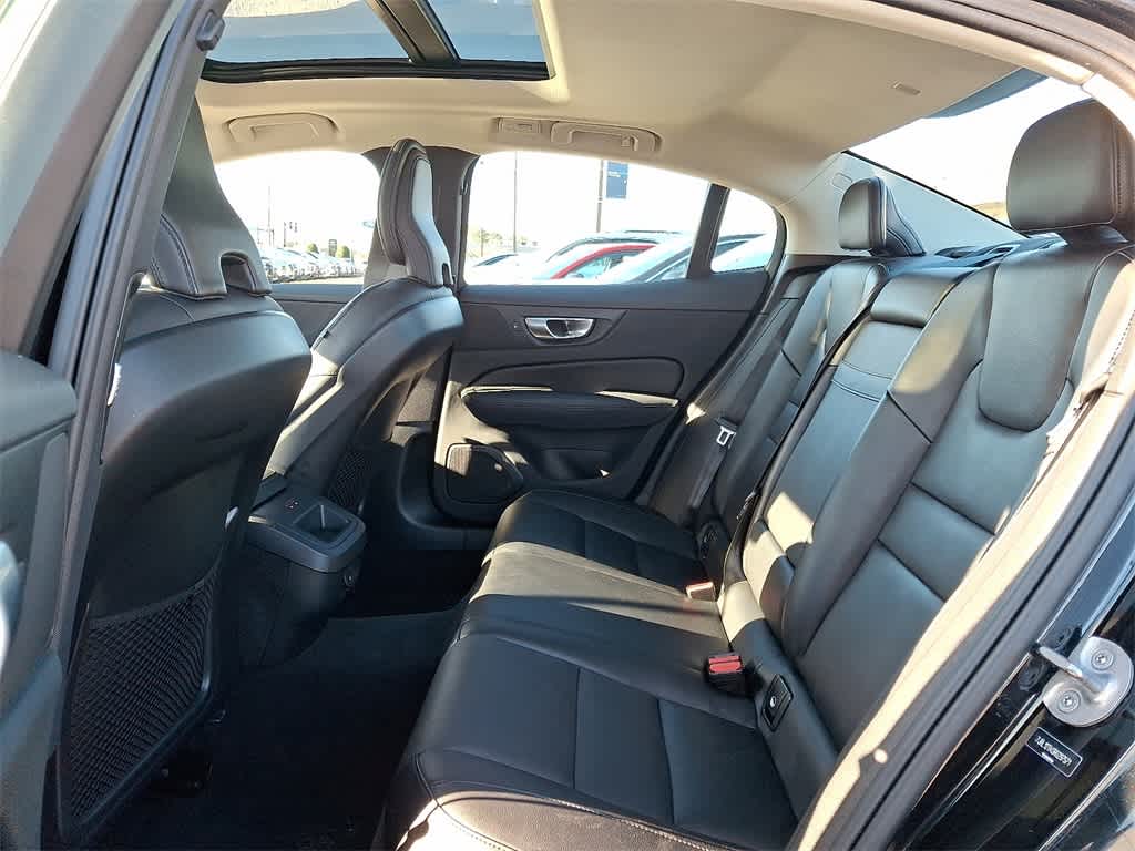 Thumbnail: 2024 Volvo S60 - 10