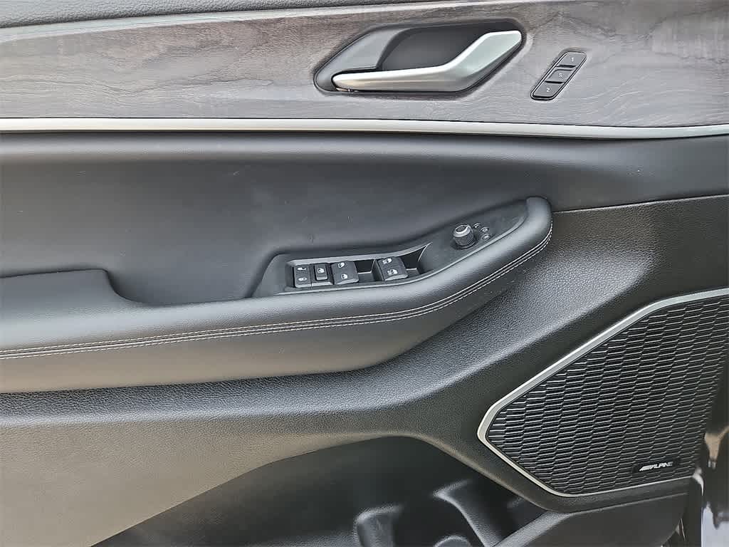 Thumbnail: 2024 Jeep Grand Cherokee - 10