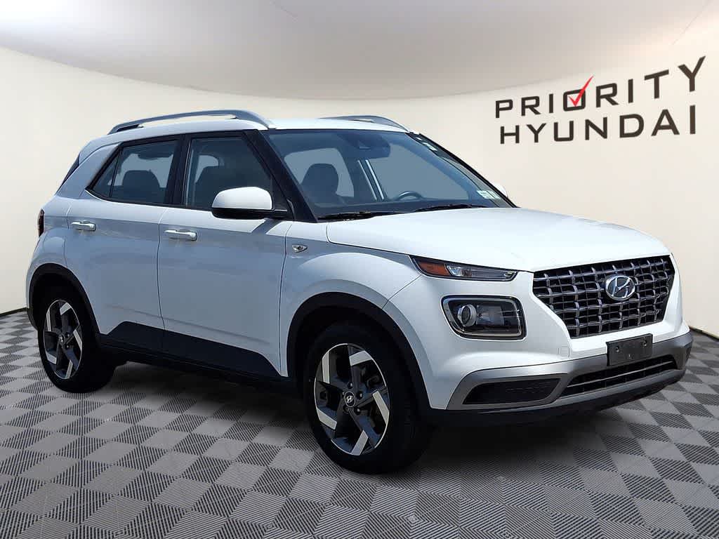 Thumbnail: 2022 Hyundai Venue - 3