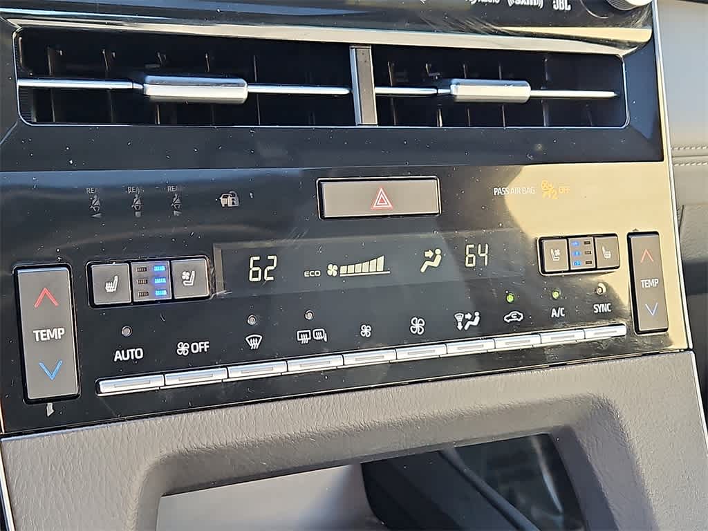 Thumbnail: 2020 Toyota Avalon - 16