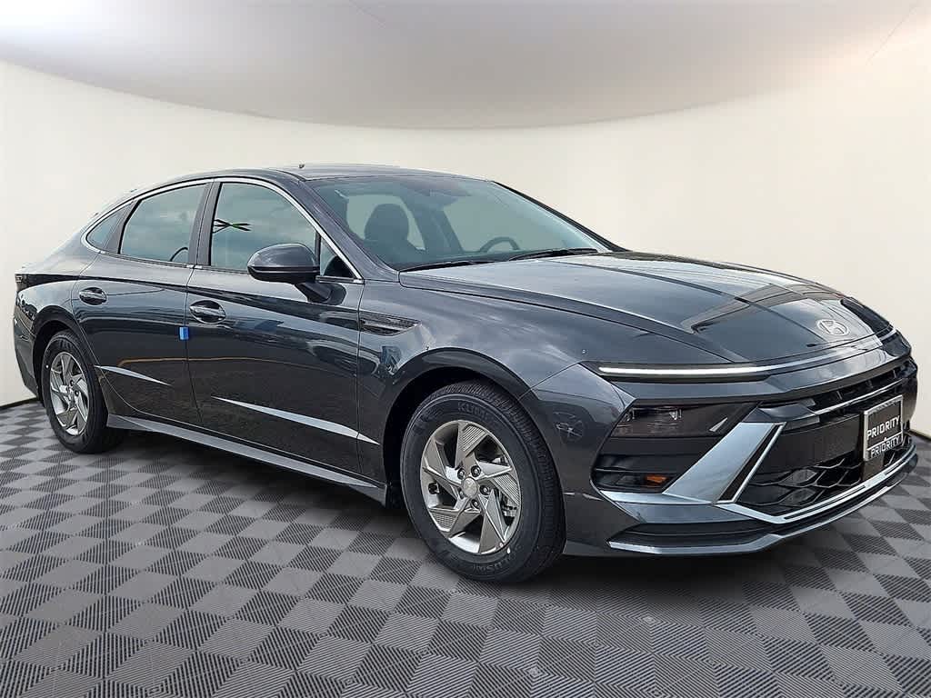 2025 Hyundai Sonata SE 3