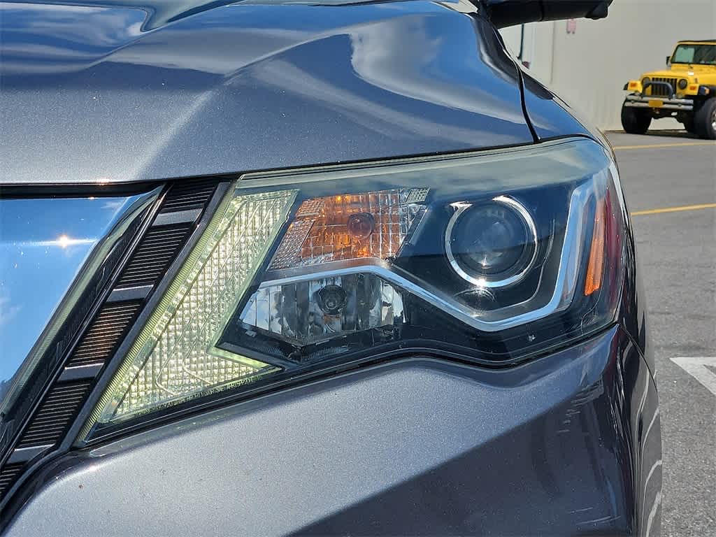 Thumbnail: 2018 Nissan Pathfinder - 9