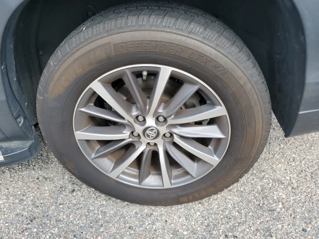 Thumbnail: 2019 Toyota Highlander - 10