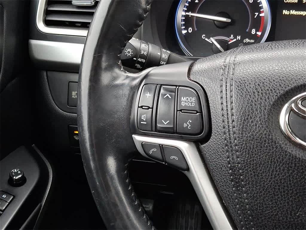 Thumbnail: 2017 Toyota Highlander - 23