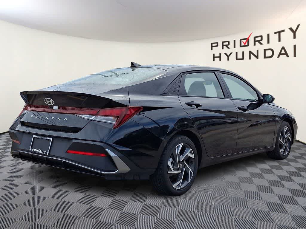 Thumbnail: 2025 Hyundai Elantra - 4