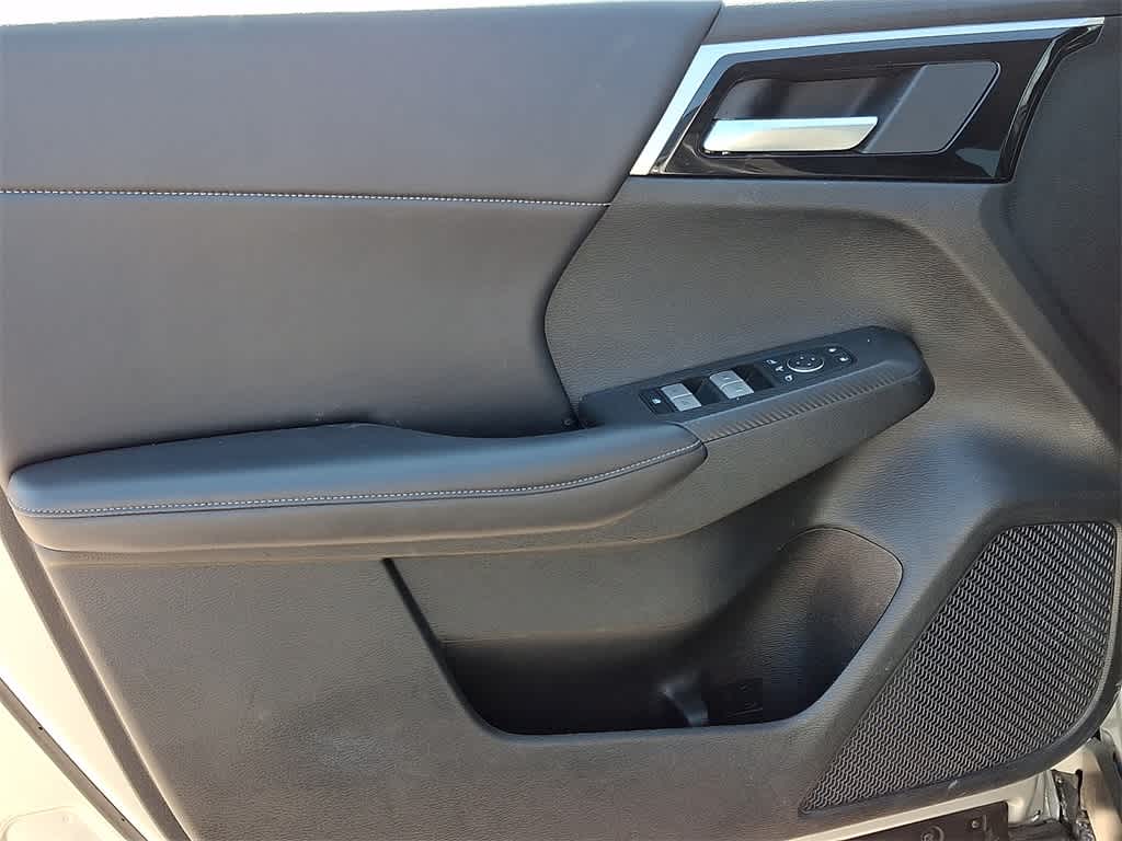 Thumbnail: 2024 Mitsubishi Outlander - 13