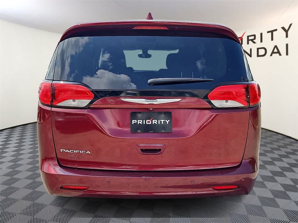 Thumbnail: 2017 Chrysler Pacifica - 5
