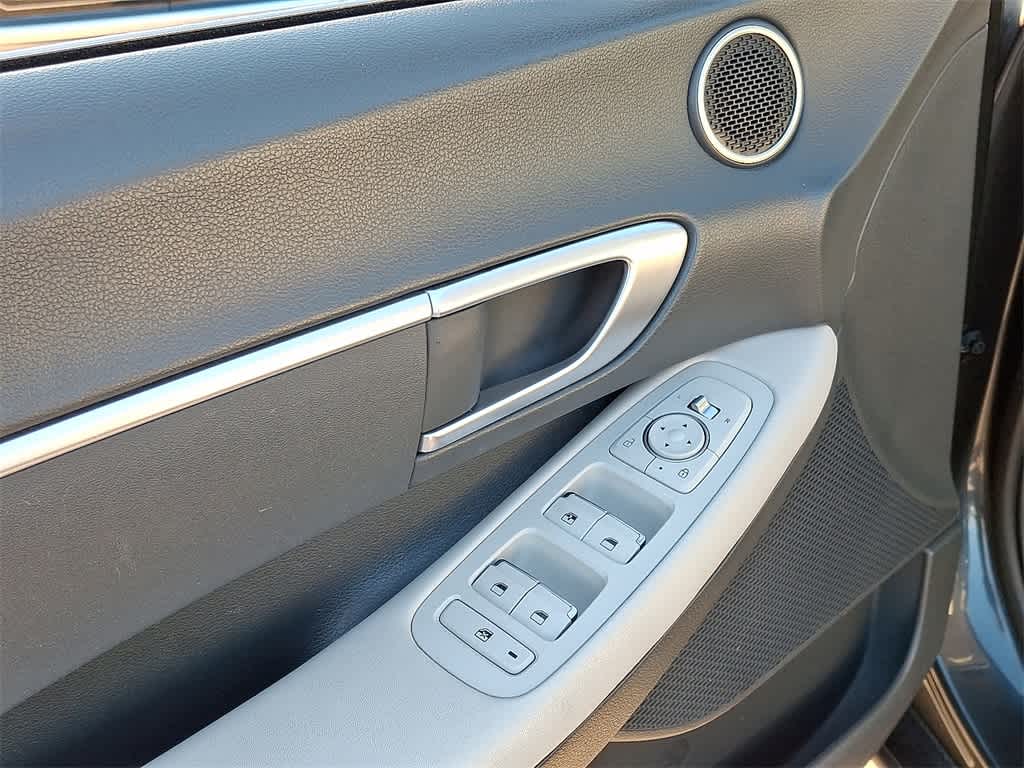 Thumbnail: 2023 Hyundai Sonata - 22