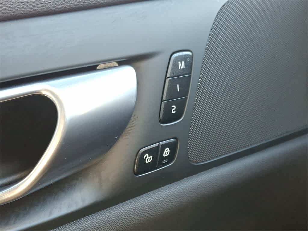 Thumbnail: 2024 Volvo S60 - 25