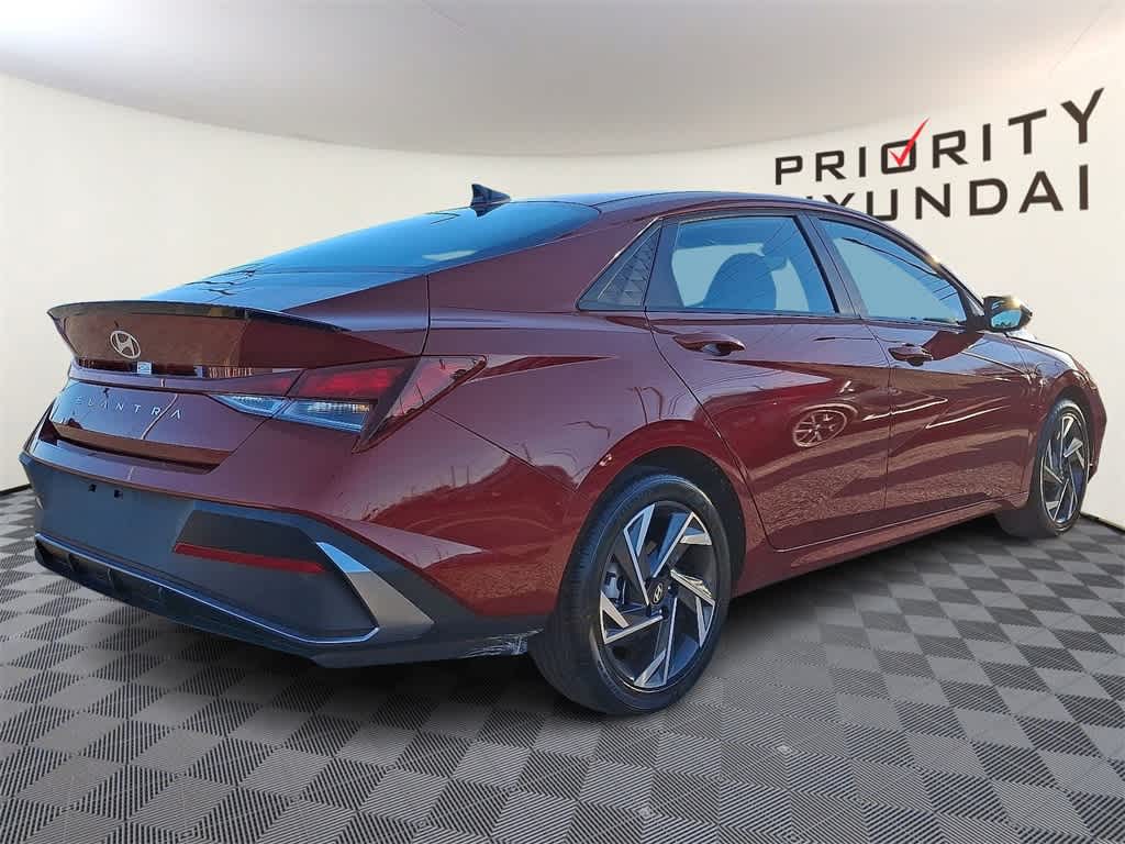 Thumbnail: 2025 Hyundai Elantra - 4
