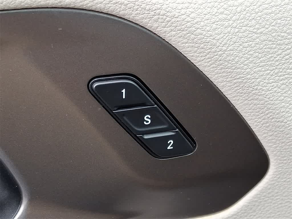 Thumbnail: 2018 Chrysler Pacifica - 25