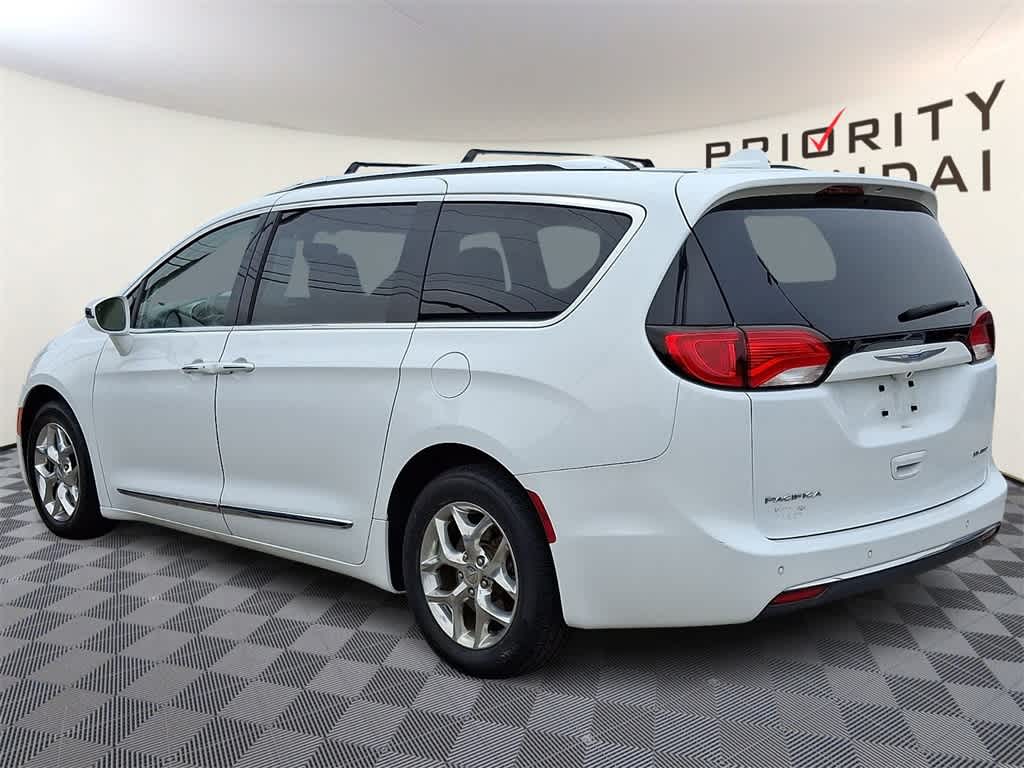 Thumbnail: 2018 Chrysler Pacifica - 6