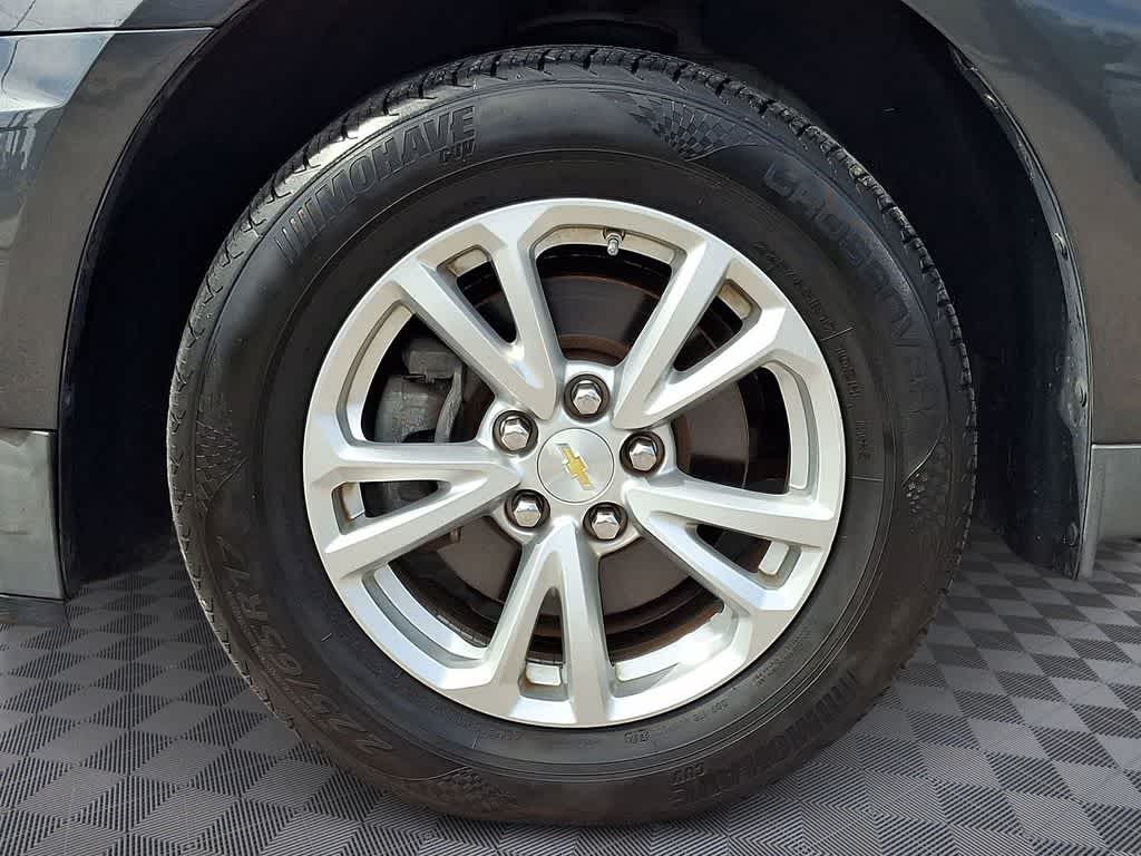 Thumbnail: 2017 Chevrolet Equinox - 8