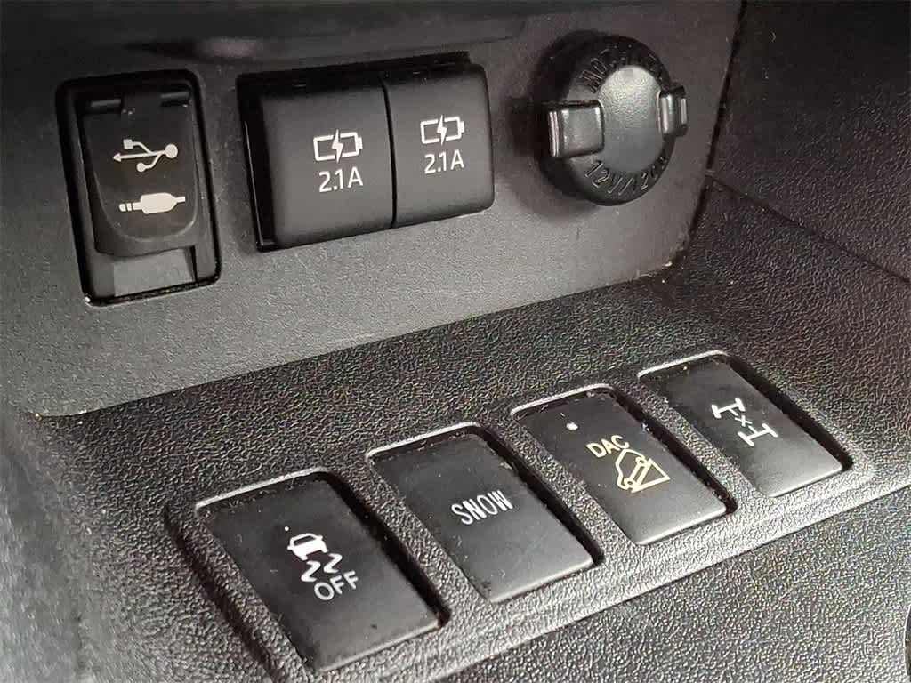 Thumbnail: 2017 Toyota Highlander - 28