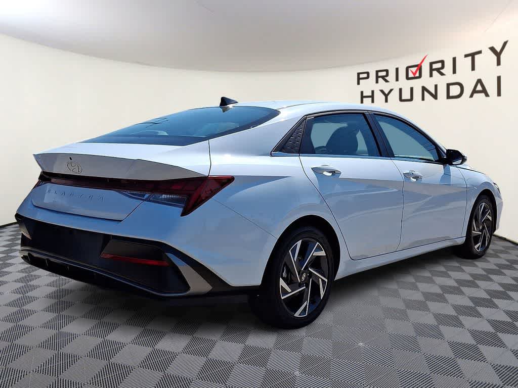 Thumbnail: 2025 Hyundai Elantra - 4