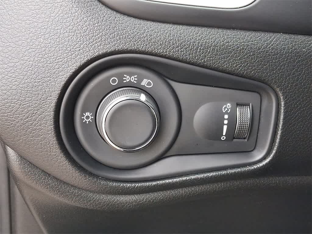 Thumbnail: 2020 Jeep Renegade - 23