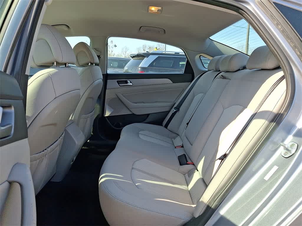 Thumbnail: 2016 Hyundai Sonata - 10