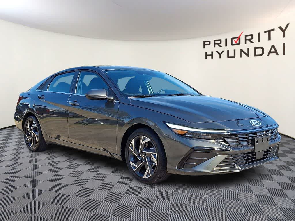 Thumbnail: 2025 Hyundai Elantra - 3