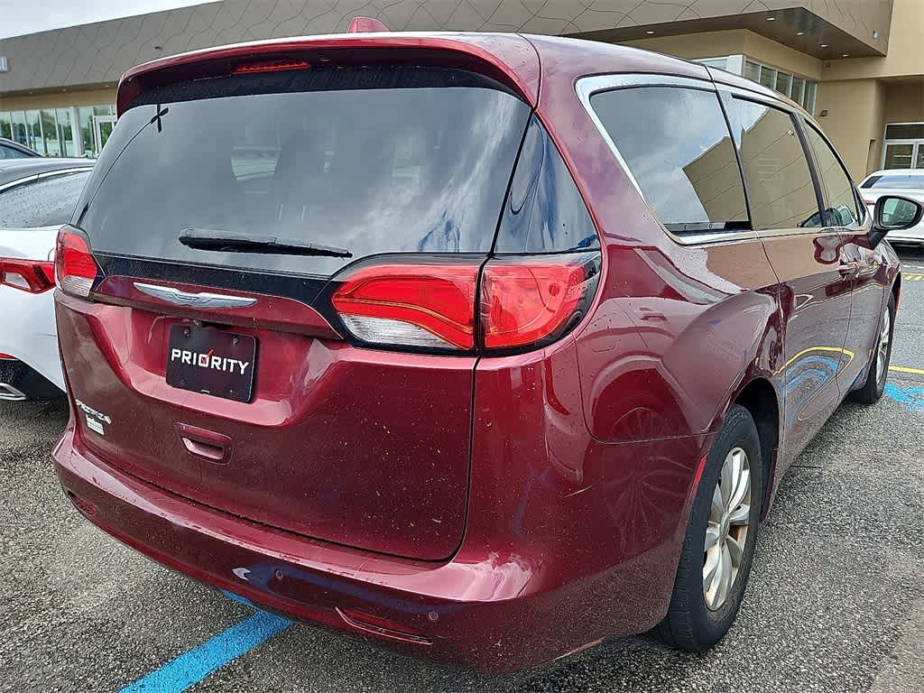 Thumbnail: 2017 Chrysler Pacifica - 3