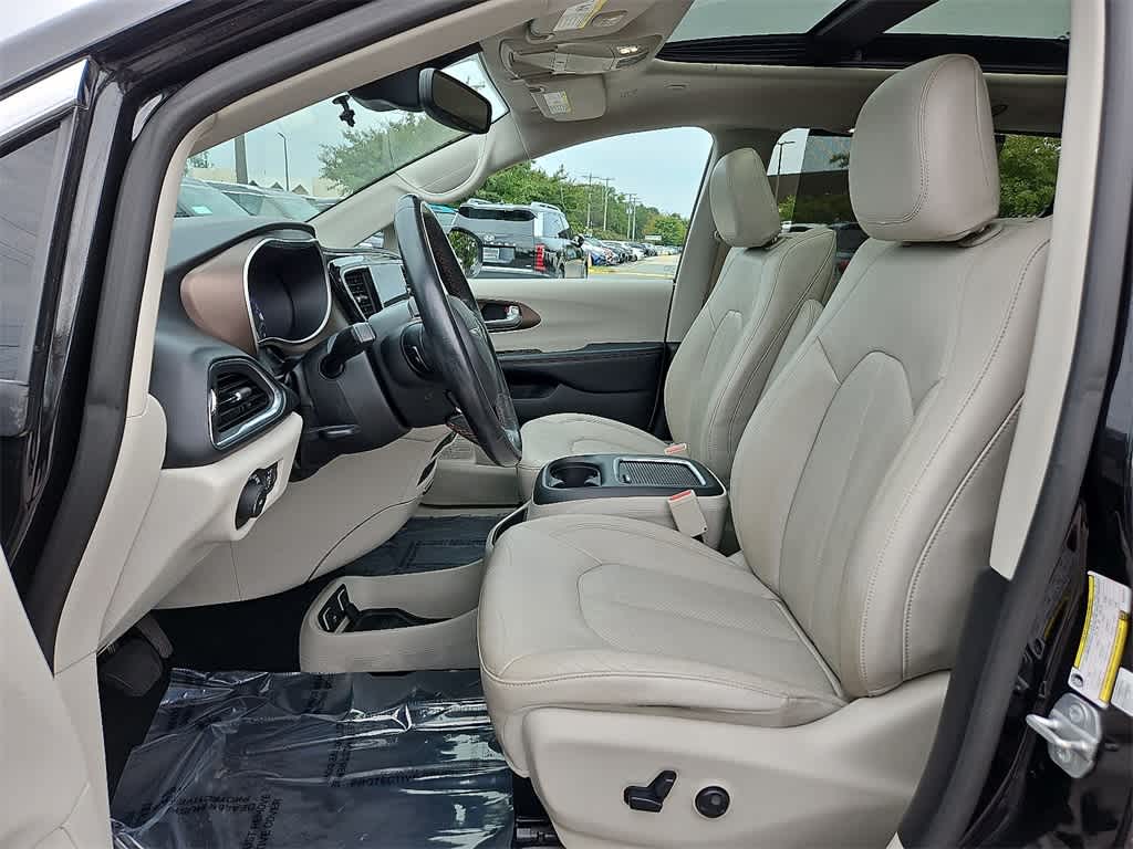 Thumbnail: 2019 Chrysler Pacifica - 14