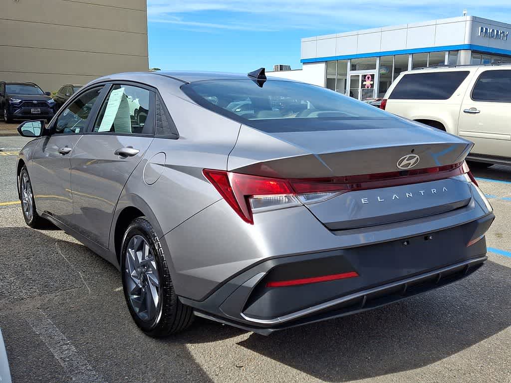 Thumbnail: 2024 Hyundai Elantra - 4