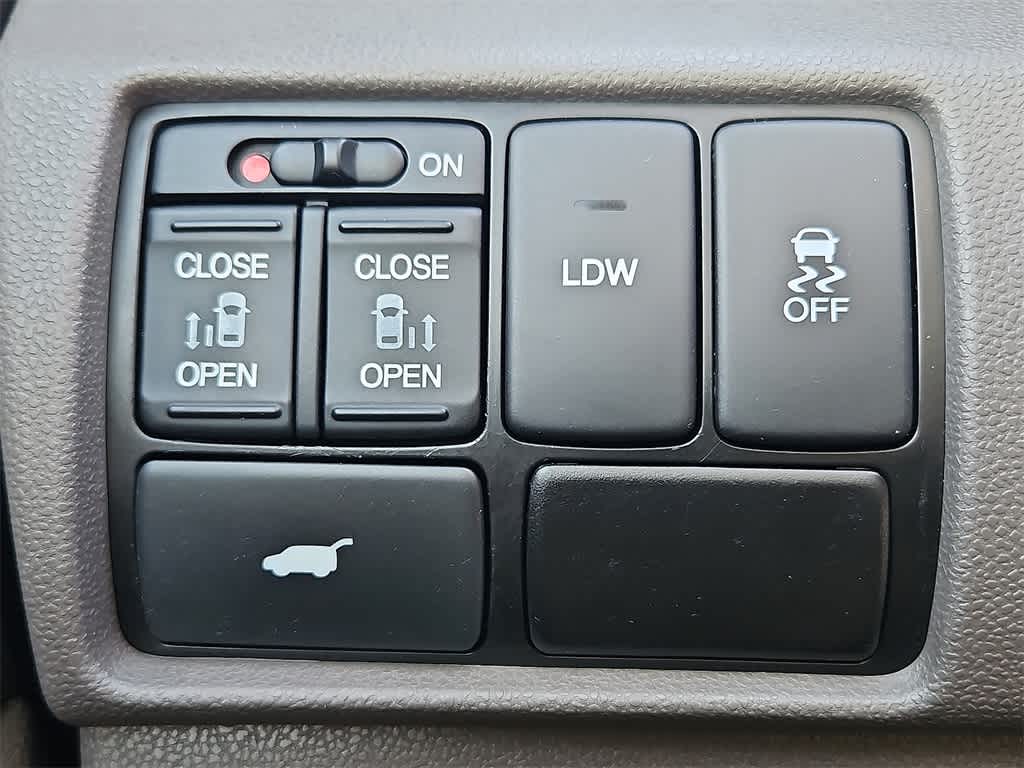 Thumbnail: 2015 Honda Odyssey - 23