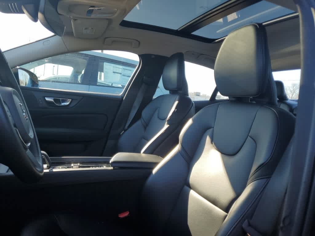 Thumbnail: 2024 Volvo S60 - 3