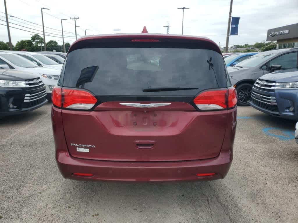 Thumbnail: 2017 Chrysler Pacifica - 6
