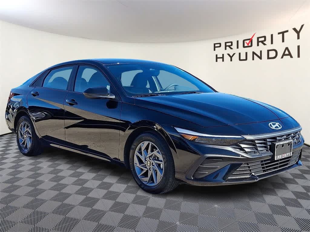 Thumbnail: 2024 Hyundai Elantra - 3