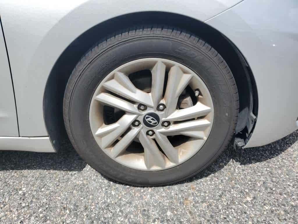 Thumbnail: 2019 Hyundai Elantra - 12