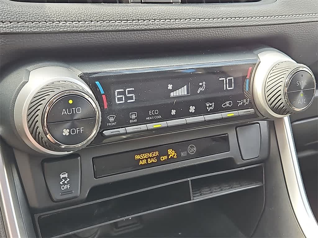 Thumbnail: 2019 Toyota RAV4 - 16