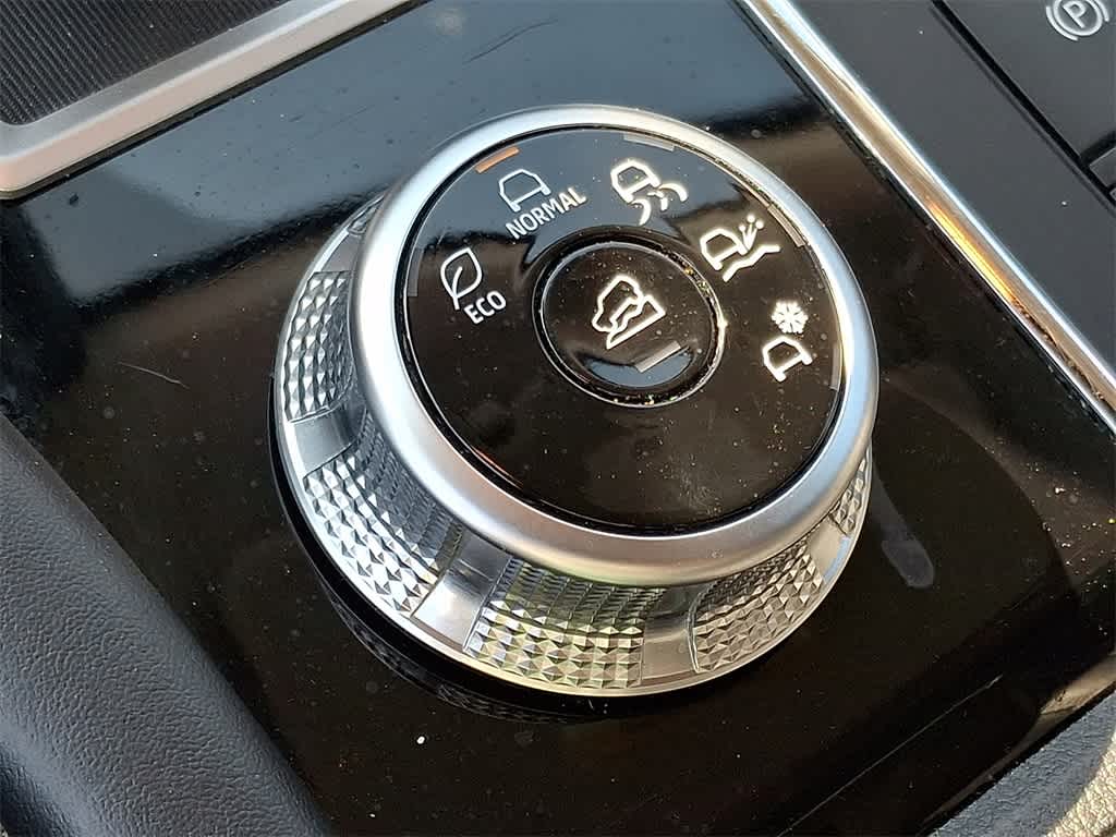 Thumbnail: 2024 Mitsubishi Outlander - 25