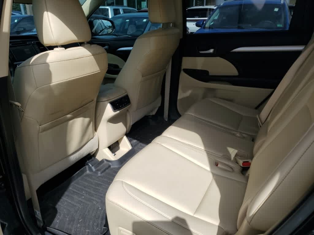 Thumbnail: 2019 Toyota Highlander - 14