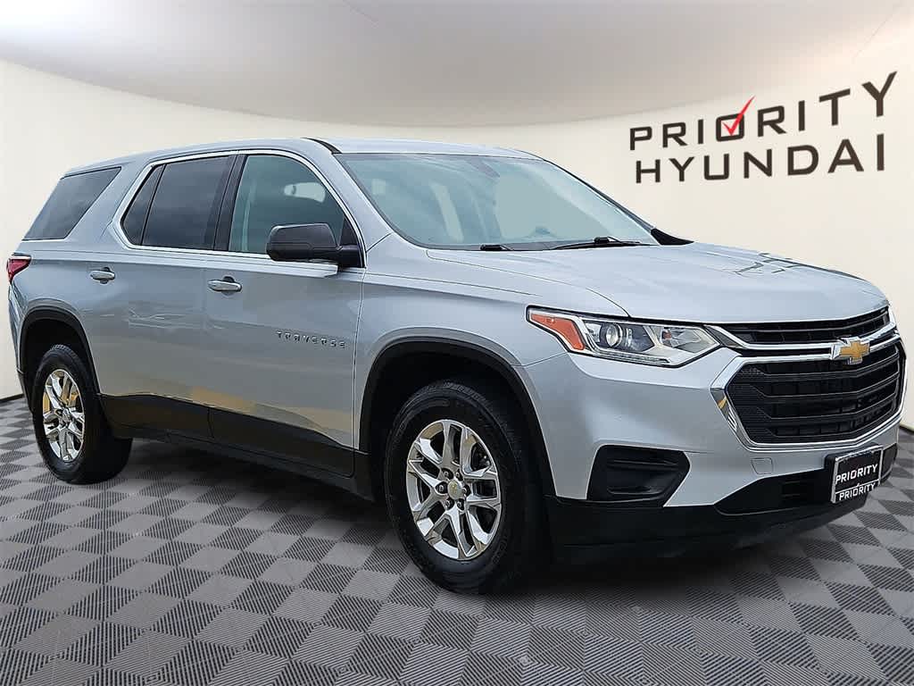 Thumbnail: 2021 Chevrolet Traverse - 3