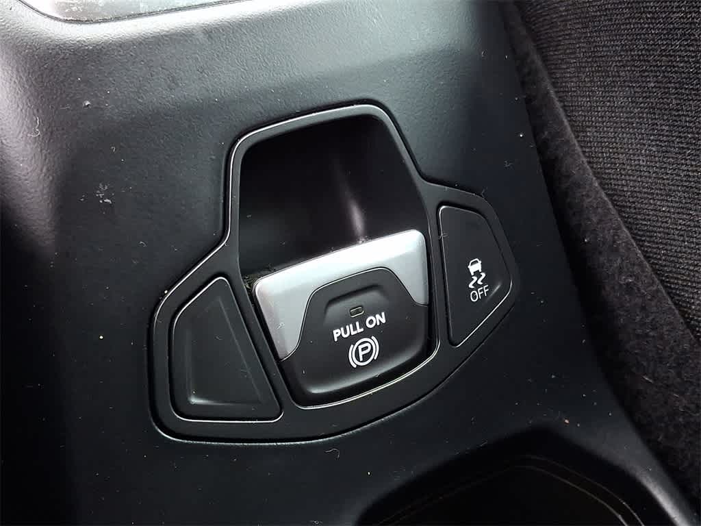 Thumbnail: 2020 Jeep Renegade - 24