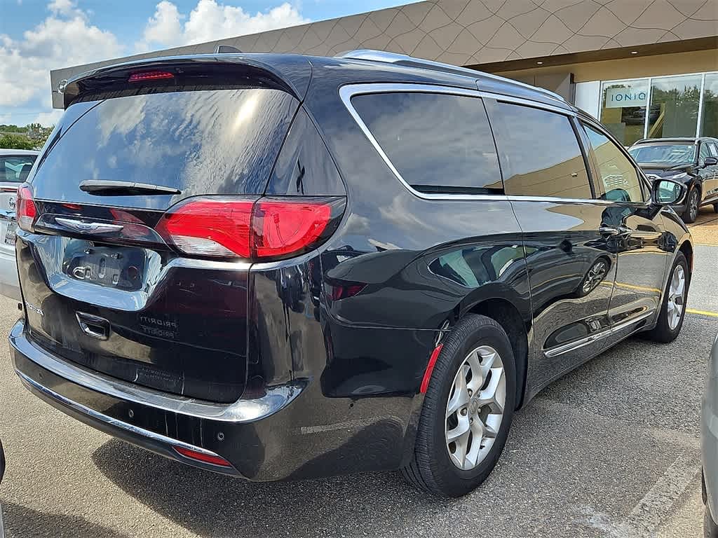 Thumbnail: 2019 Chrysler Pacifica - 3