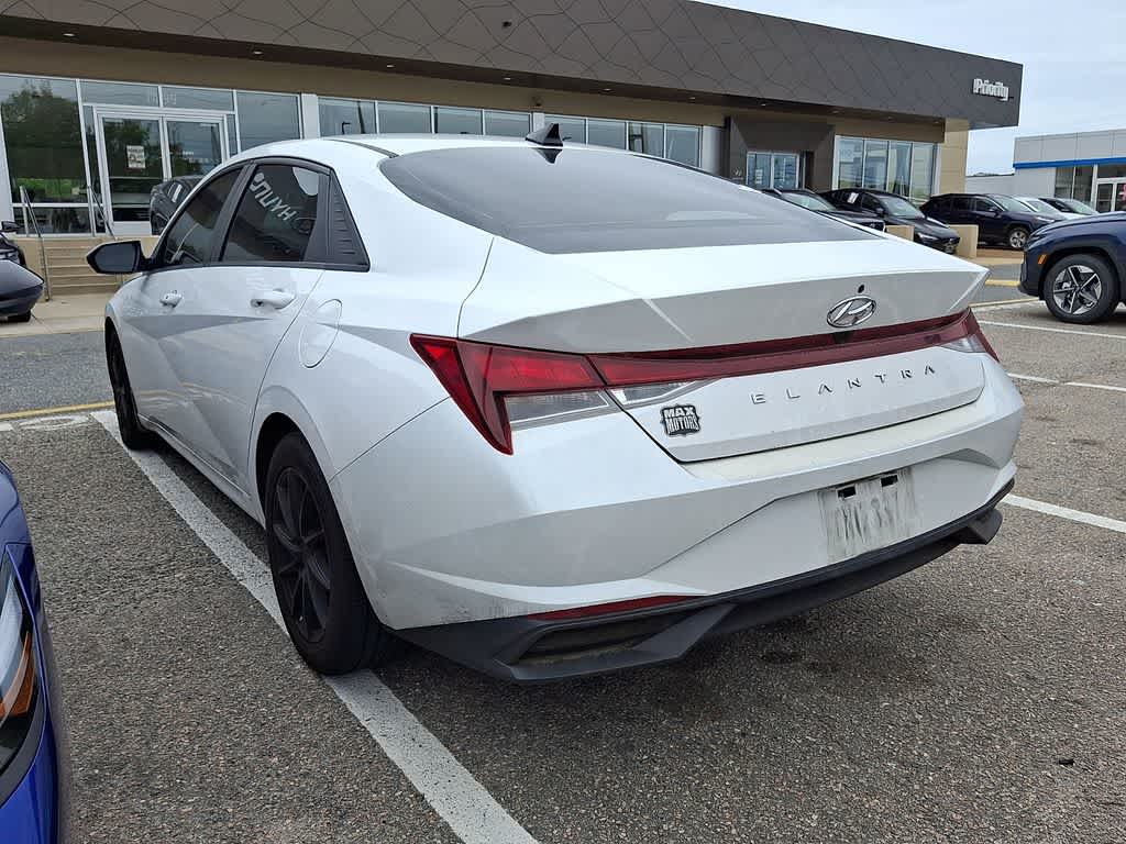 Thumbnail: 2022 Hyundai Elantra - 4