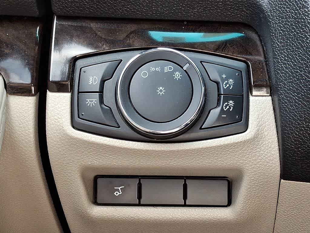 Thumbnail: 2014 Ford Explorer - 21