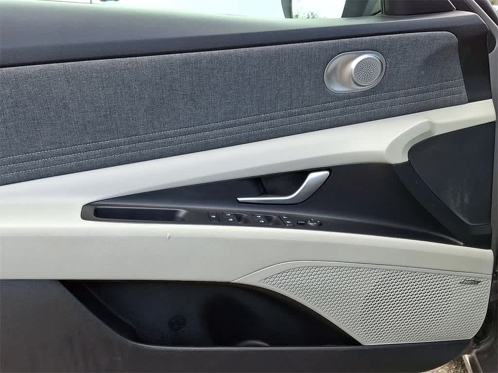 Thumbnail: 2023 Hyundai Elantra - 11