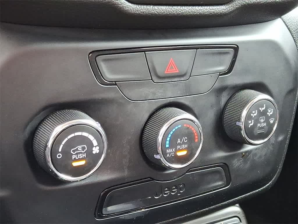 Thumbnail: 2020 Jeep Renegade - 15